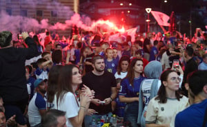 Foto: N. G. / Radiosarajevo.ba / Atmosfera u fan zoni kod Vijećnice