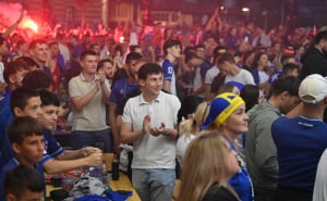 Foto: N. G. / Radiosarajevo.ba / Atmosfera u fan zoni kod Vijećnice