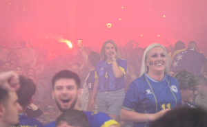 Foto: N. G. / Radiosarajevo.ba / Slavlje u fan zoni Vijećnica nakon gola Zmajeva