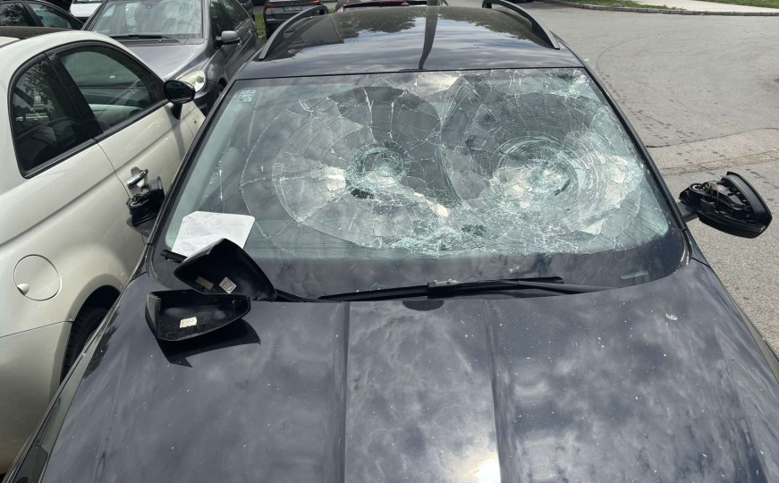 Demolirani automobil Davida Gruhonjića