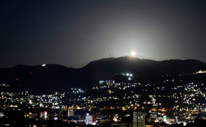 Foto: S. P./Radiosarajevo.ba / Sarajevo u zagrljaju punog Mjeseca