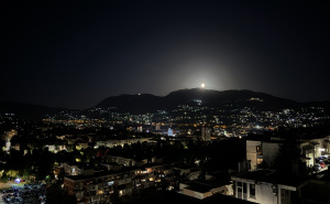 Foto: S. P./Radiosarajevo.ba / Sarajevo u zagrljaju punog Mjeseca