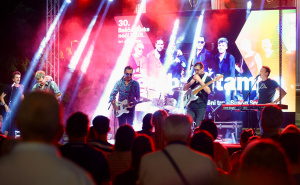 Foto: Dž. K. / Radiosarajevo.ba / Koncert Bombaj štampe na otvaranju Baščaršijskih noći