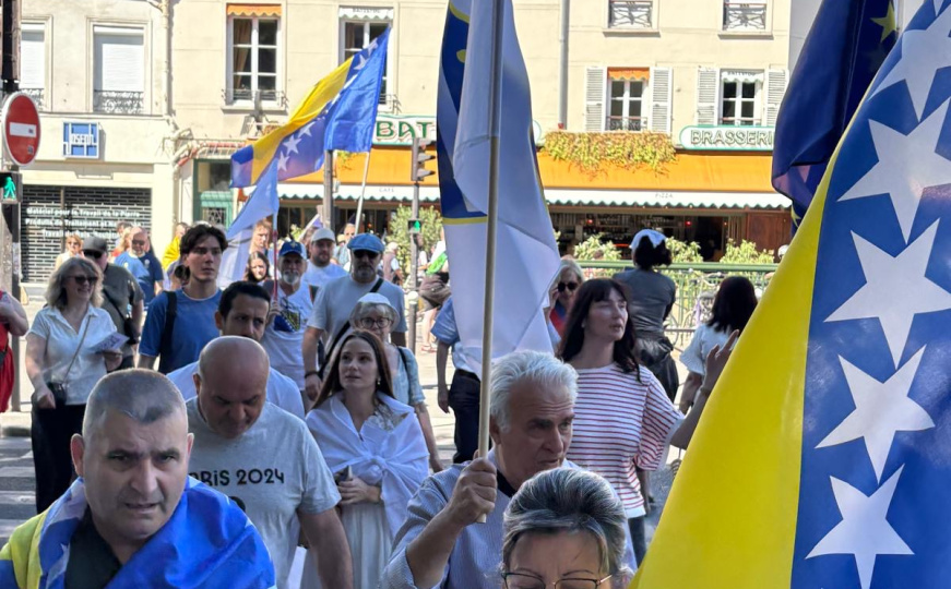 U Parizu održan 7. Marš mira i komemoracija povodom 31. godišnjice genocida u Srebrenici