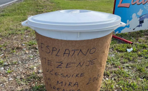 Foto: Kalesija Online / Osvježenje za učesnike Marša mira