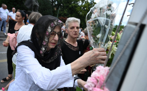Foto: N. G. / Radiosarajevo.ba / Kolona s tabutima 10 žrtava genocida stigla u Sarajevo