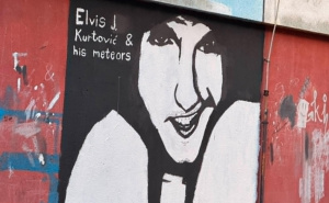 Foto: Radiosarajevo.ba / Mural Elvisu J. Kurtoviću