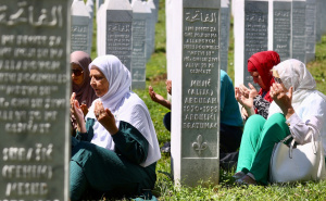 Foto: Dž. K. / Radiosarajevo.ba / Suze i tišina u Dolini bijelih nišana