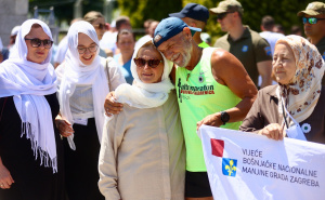 Foto: Dž.K. / Radiosarajevo.ba / Maratonci iz Vukovara došli u Potočare