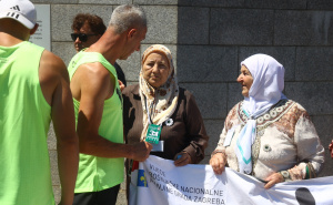 Foto: Dž.K. / Radiosarajevo.ba / Maratonci iz Vukovara došli u Potočare