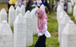 Foto: Dž.K. / Radiosarajevo.ba / Kiša u Potočarima nakon dženaze