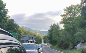 Foto: Čitatelj / Semafor u Konjicu napravio kolaps u saobraćaju