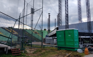 Foto: M. B. / Radiosarajevo.ba / Postavljanje bine uoči koncerta Dine Merlina