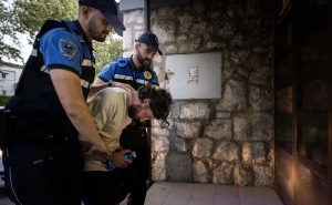 Foto: Denis Kapetanović / Pixsell / Privođenje Poljaka