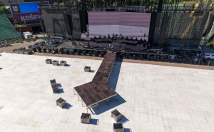 Foto: Armin Durgut / Pixsell / Pogled iz zraka na prekriveni travnjak stadiona Asim Ferhatović Hase