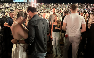 FOTO: Radiosarajevo.ba / Prosidba na koncertu Dine Merlina
