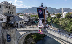 Foto: Red Bull / Divanhana otvorila finalnu rundu Cliff Divinga u Mostaru