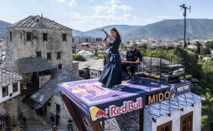Foto: Red Bull / Divanhana otvorila finalnu rundu Cliff Divinga u Mostaru