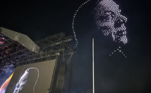 Foto: Radiosarajevo.ba / Dron show Halid Bešlić na koncertu Dine Merlina