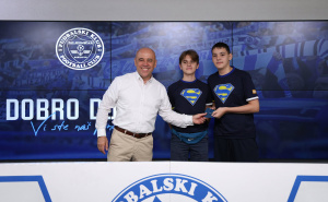 FK Željezničar / Igrači i članovi Želje s djecom i članovima udruženja