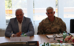 Foto: MO BIH / Zukan Helez i komandant NATO štaba u BiH James C. Fowler posjetili Pretis