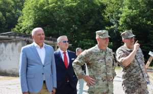 Foto: MO BIH / Zukan Helez i komandant NATO štaba u BiH James C. Fowler posjetili Pretis