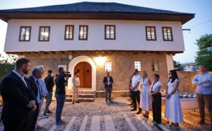 Foto: Predsjedništvo BiH / Denis Bećirović otvorio muzej u Cazinu