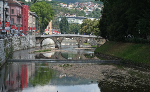 Foto: N.G./Radiosarajevo.ba / Izuzetno nizak nivo Miljacke