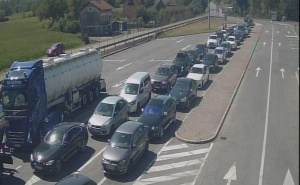 FOTO: BIHAMK / Gužve na graničnim prijelazima/ Gradina