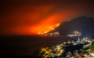 Foto: Pixsell /  Zvonimir Barisin / Požar u Omišu