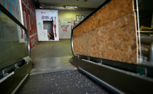 FOTO: Radiosarajevo.ba / Devastirani prolaz na Stupu