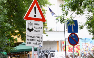 Foto: Dž. K. / Radiosarajevo.ba / Saobraćajni znakovi na Dobrinji