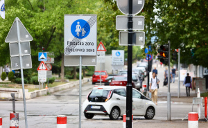 Foto: Dž. K. / Radiosarajevo.ba / Saobraćajni znakovi na Dobrinji