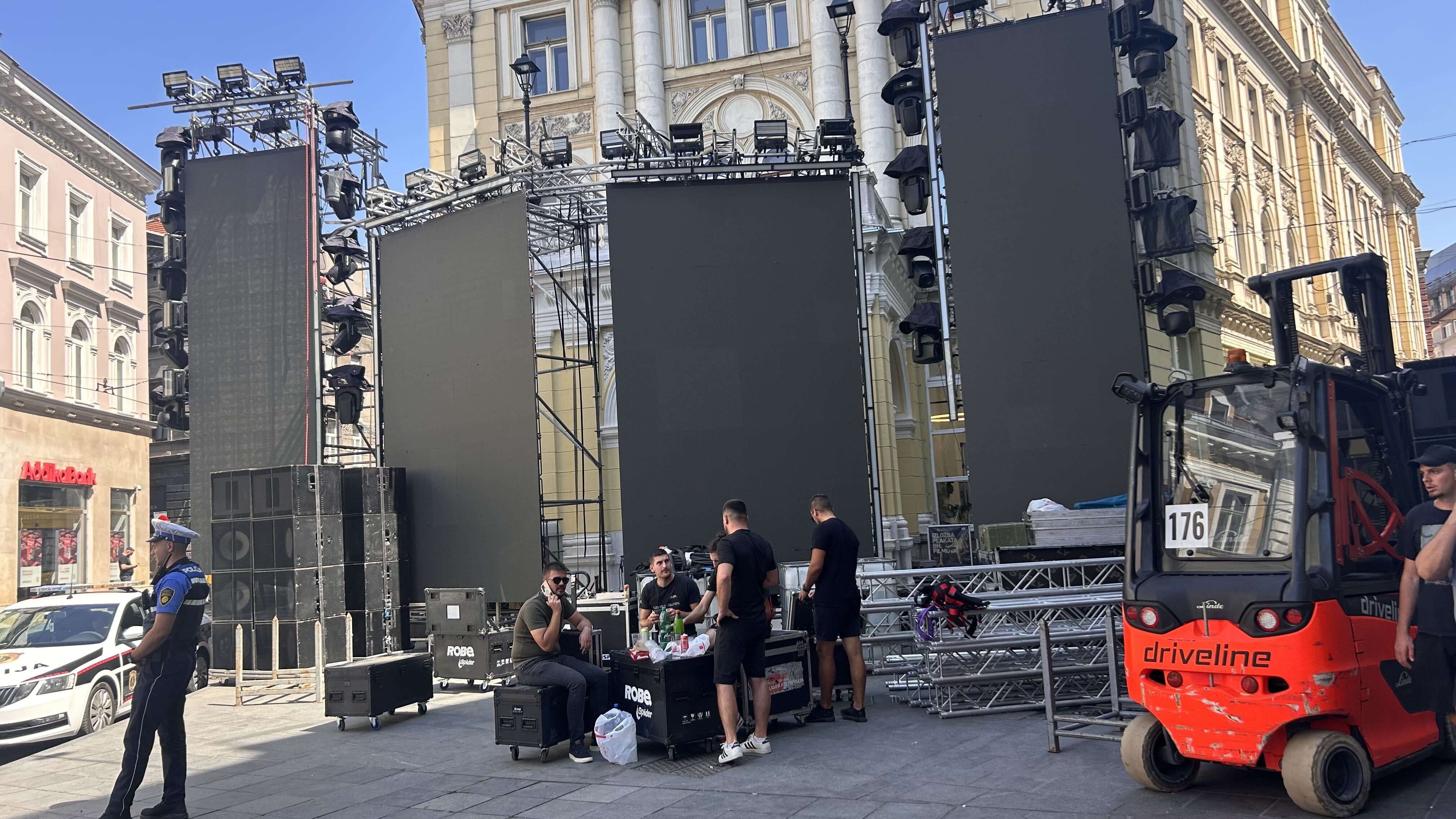 Pripreme ispred Vječne vatre za nastup Solomona