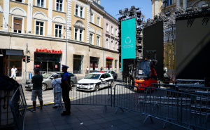Foto: Dž. K. / Radiosarajevo.ba / Posljednje prirpeme za koncert Solomuna ispred Vječne vatre