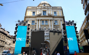 Foto: Dž. K. / Radiosarajevo.ba / Posljednje prirpeme za koncert Solomuna ispred Vječne vatre