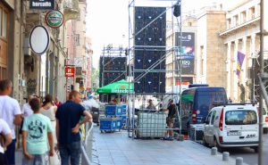 Foto: Dž. K. / Radiosarajevo.ba / Posljednje prirpeme za koncert Solomuna ispred Vječne vatre