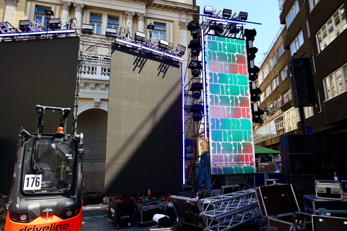 Posljednje prirpeme za koncert Solomuna ispred Vječne vatre