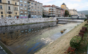 Foto: Dž.K. / Radiosarajevo.ba / Miljacka u augustu 2026. godine