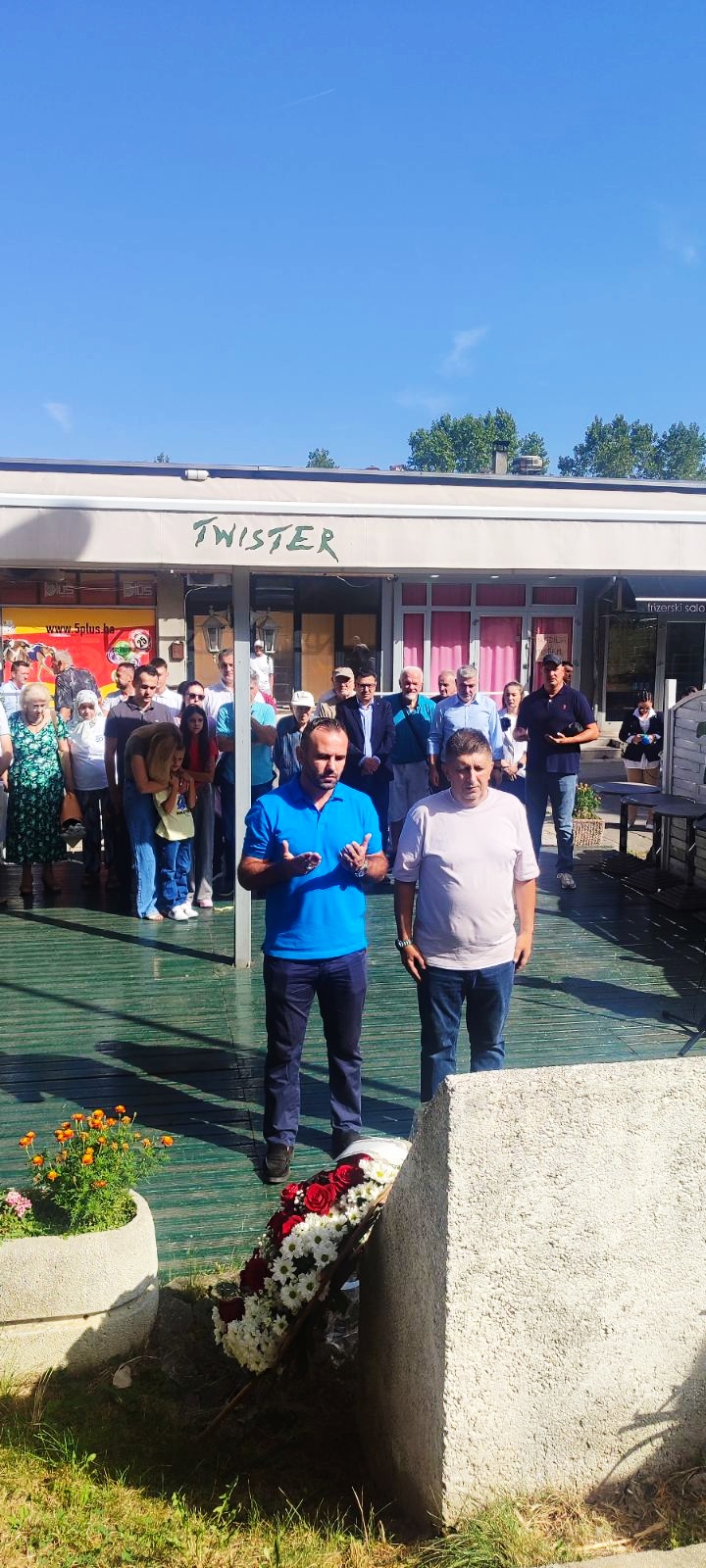 34. tužna godišnjica ubistva 11 Sarajlija na Trgu solidarnosti