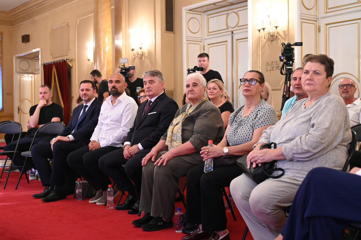 Nagrada 'Zdravko Grebo' uručena Emiru Suljagiću