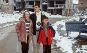 Foto: Privatni album / Michael Schumacher s djecom u Sarajevu