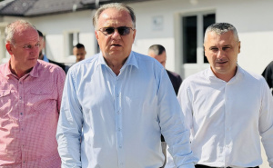 Foto: Vlada FBiH / Nikšić i Dizdar u posjeti Srebrenici