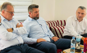 Foto: Vlada FBiH / Nikšić i Dizdar u posjeti Srebrenici