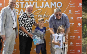 FOTO: Radiosarajevo.ba / Dino Merlin u posjeti Roditeljskoj kući