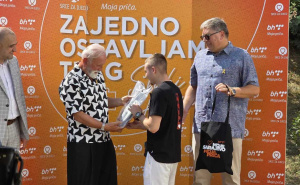 FOTO: Radiosarajevo.ba / Dino Merlin u posjeti Roditeljskoj kući