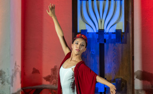 Foto: Velija Hasanbegović / Scenski performans "Sarajevo s ljubavlju"