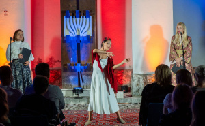 Foto: Velija Hasanbegović / Scenski performans "Sarajevo s ljubavlju"