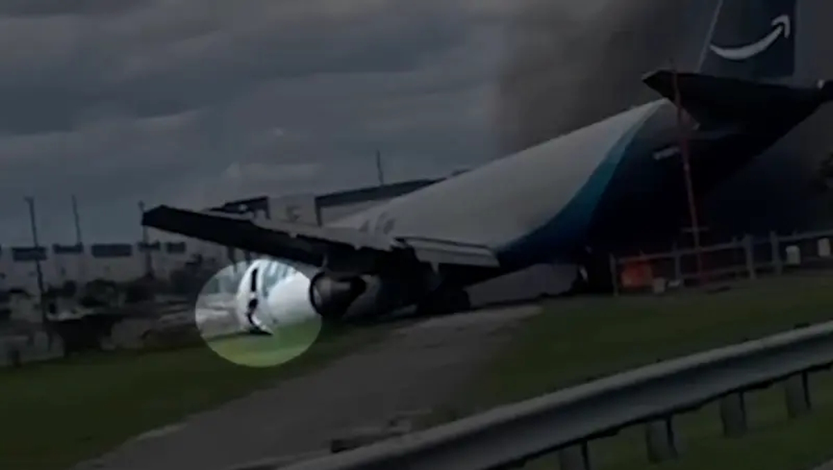 Pilot iskače iz aviona @olvinhenriquez