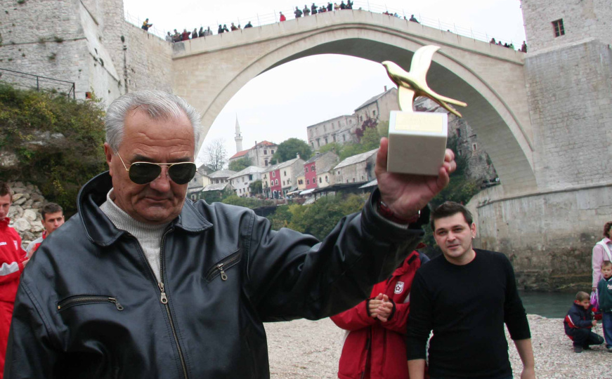 Emir Balić ispod Starog mosta, novembar 2006.